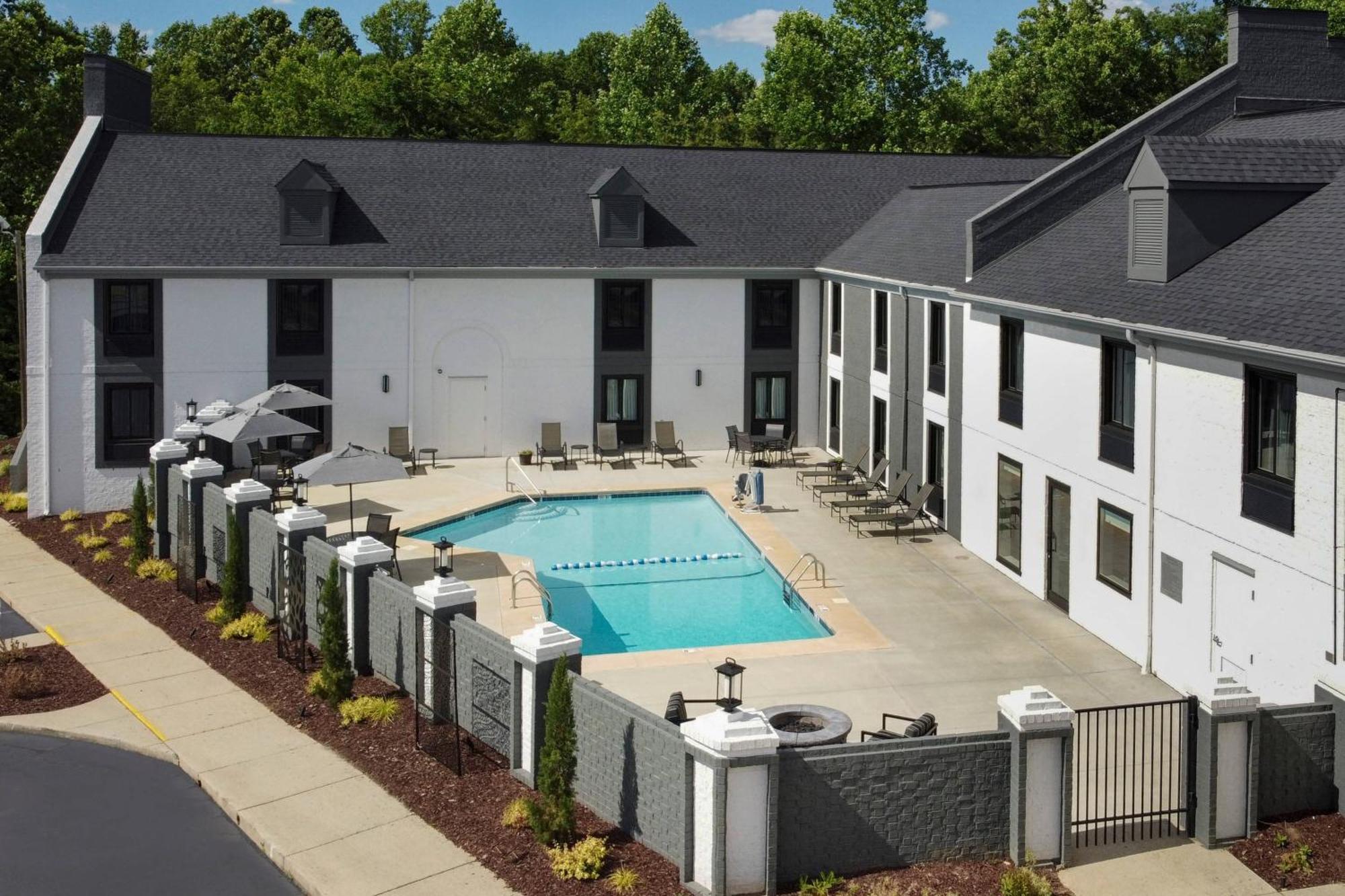 Courtyard Winston-Salem University Экстерьер фото